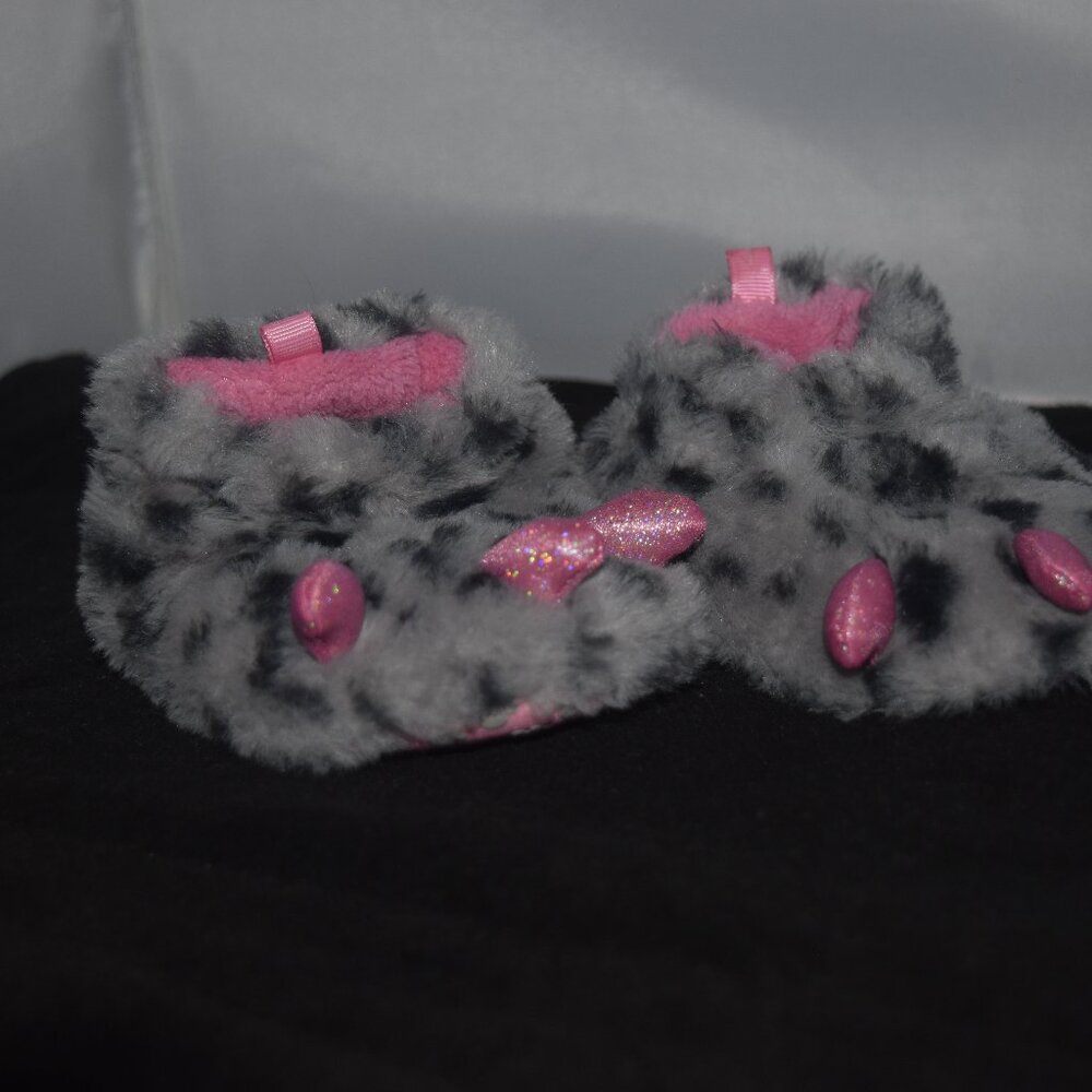 Wonder Nation Monster feet slippers Size 5